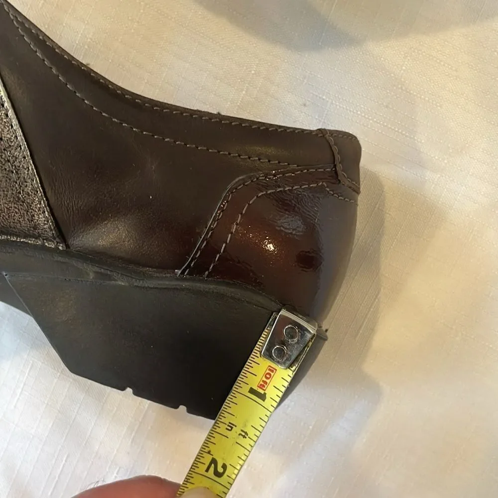 ROMIKA LEATHER MOCHA, PEWTER AND COPPERY BROWN BACK AND FRONT TOE SHOES.   NEW